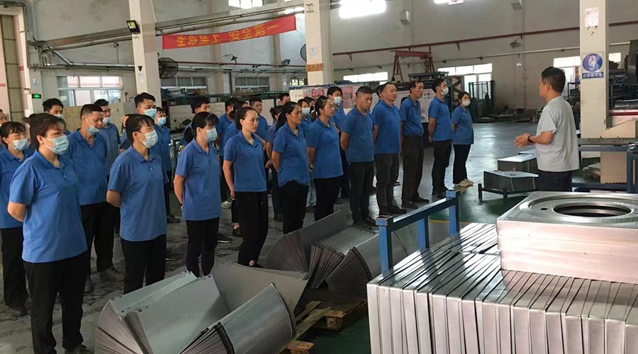 五一放假在即！金環(huán)電器沖壓車間開展早會強(qiáng)調(diào)工作效率