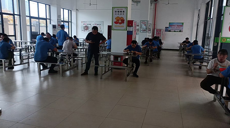 潔凈飯?zhí)檬刈o員工健康，金環(huán)電器夯實生產根基