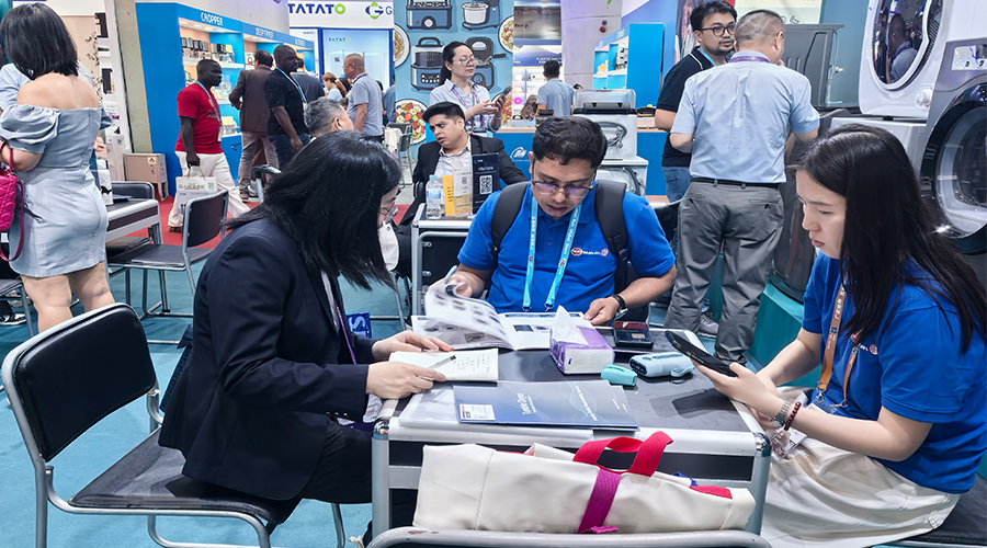 廣交會首日：金環(huán)電器與全球客商共商烘干新機(jī)遇