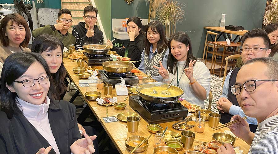 寒冬暖心！金環(huán)電器銷(xiāo)售部組織火鍋團(tuán)建沖刺2022